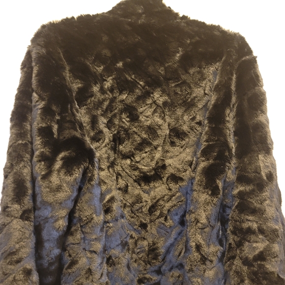 Gently worn faux fur size 22/24 lane Bryant jacket - Picture 3 of 3